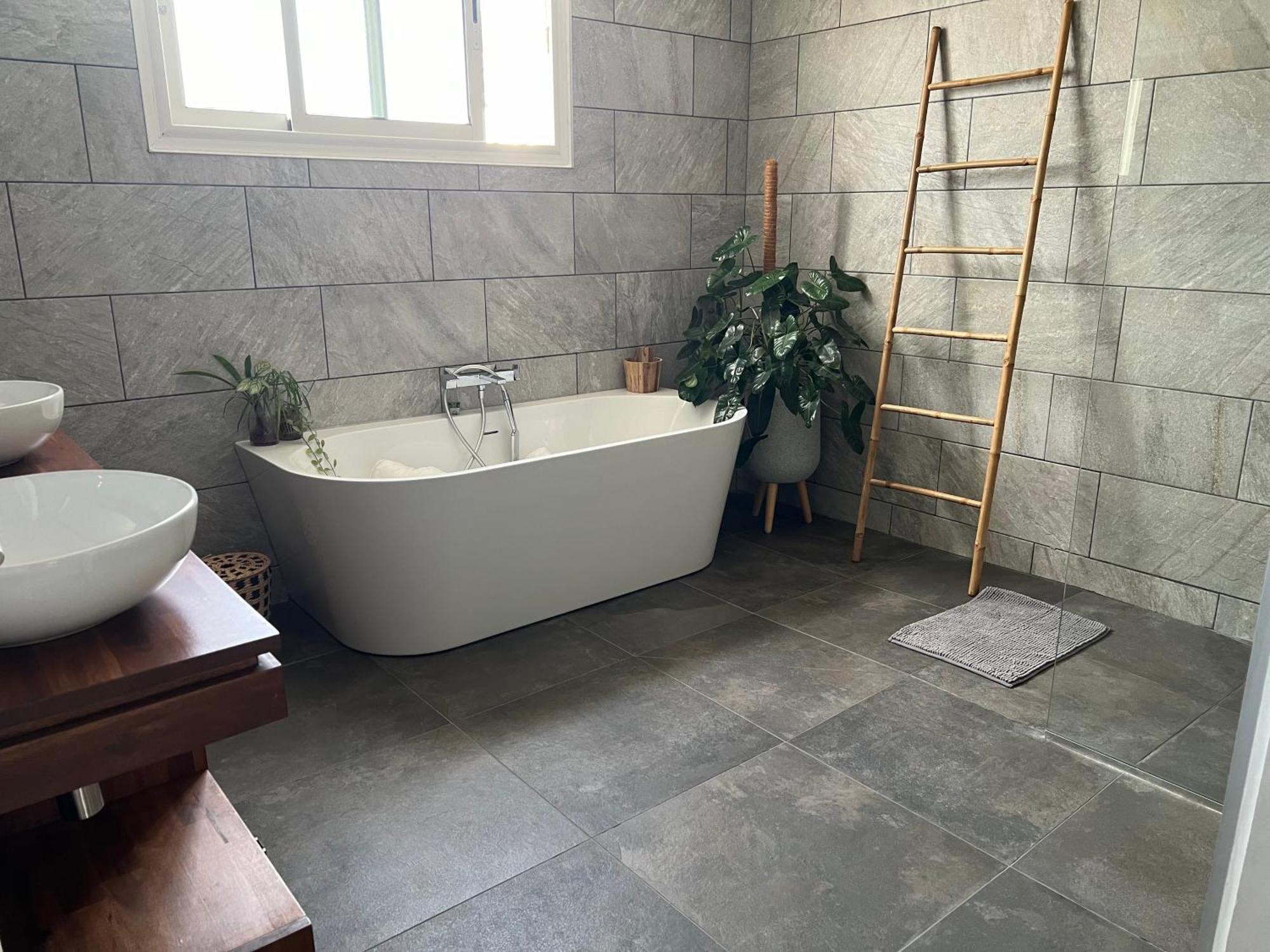 Villa Etang Sale Les Bains Avec Piscine Privee Bagian luar foto